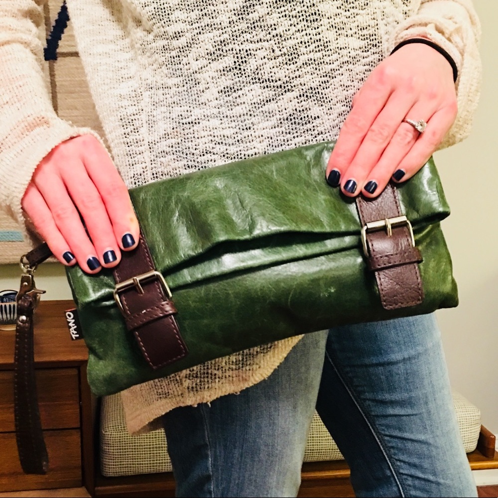 Tano green leather wristlet